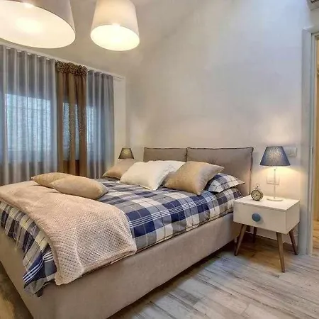 Faenza Elegant Lägenhet