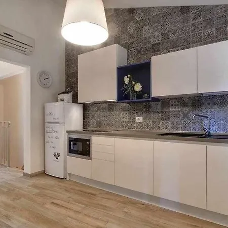 Faenza Elegant Lägenhet *